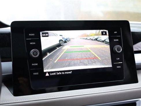 New 2025 Volkswagen Taos SE image 14