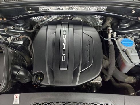 Used 2018 Porsche Macan AWD/4WD image 4