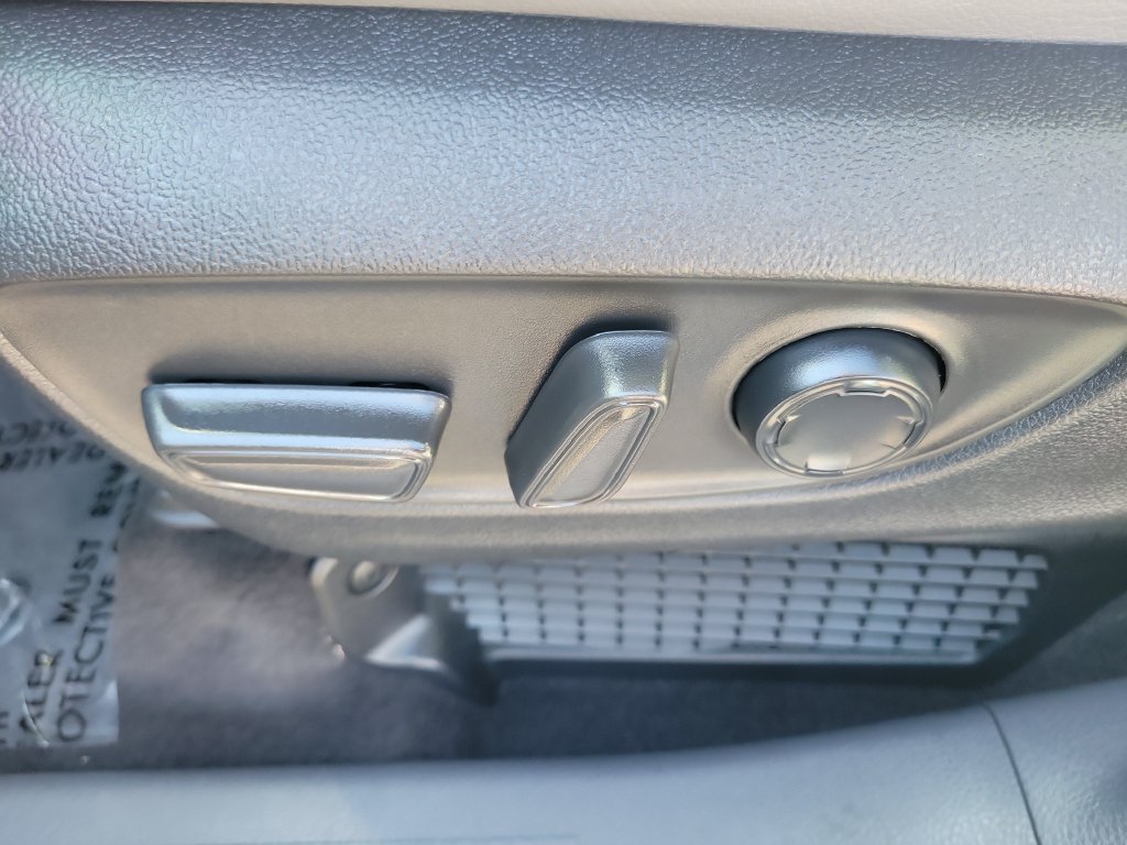 Used 2024 Toyota Sienna XLE FWD image 19