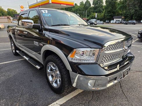 Used 2017 RAM 1500 Laramie w/ Convenience Group AWD/4WD image 9