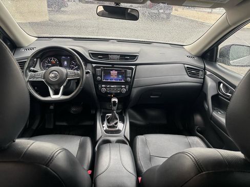 Used 2018 Nissan Rogue SV image 8