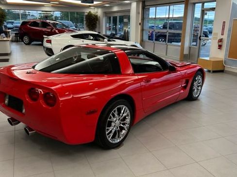 Used 1998 Chevrolet Corvette Coupe w/ Roof Pkg RWD image 3