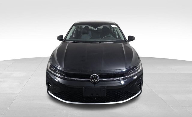 Used 2025 Volkswagen Jetta SE w/ Sunroof Package FWD image 2