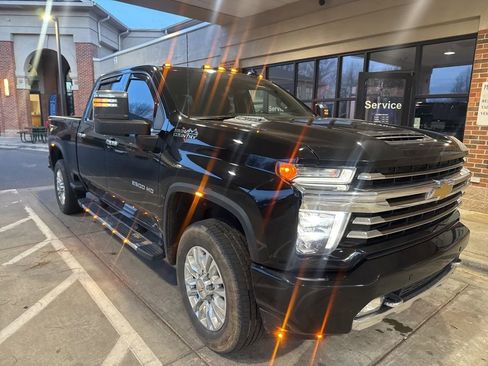 Used 2022 Chevrolet Silverado 2500 High Country image 3