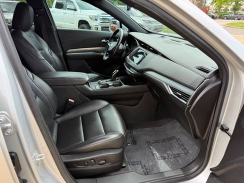 Used 2020 Cadillac XT4 Premium Luxury FWD image 28