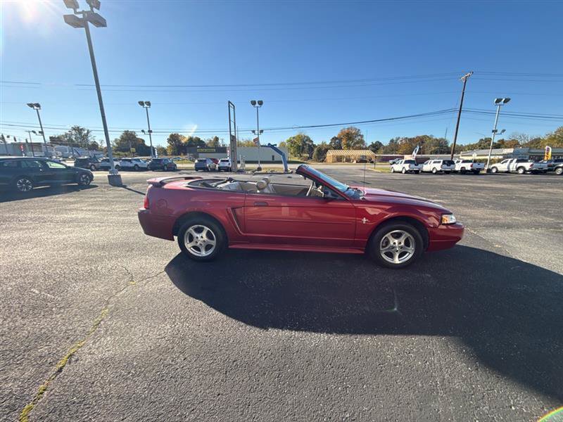 Used 2003 Ford Mustang Convertible RWD image 5