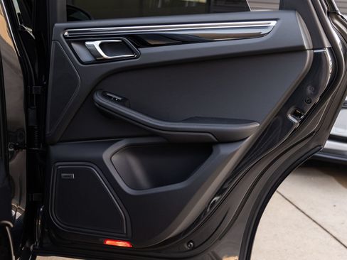 Certified 2026 Porsche Macan AWD/4WD image 40