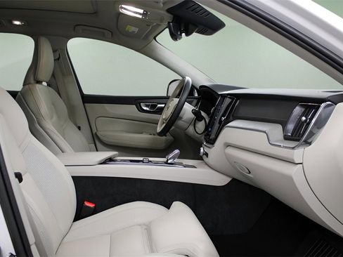 Certified 2023 Volvo XC60 B5 Ultimate w/ Climate Package image 24