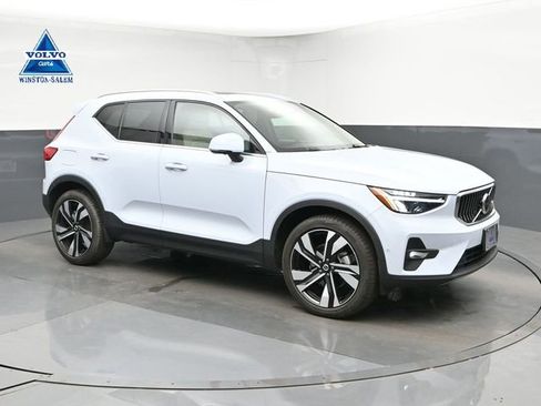 Used 2024 Volvo XC40 B5 Plus w/ Protection Package Premier AWD/4WD image 1