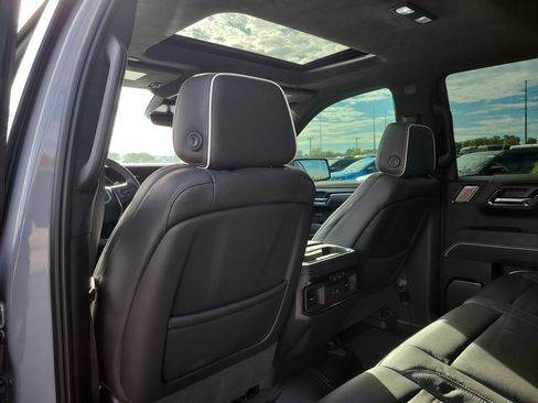 Used 2024 GMC Sierra 1500 AT4X image 14