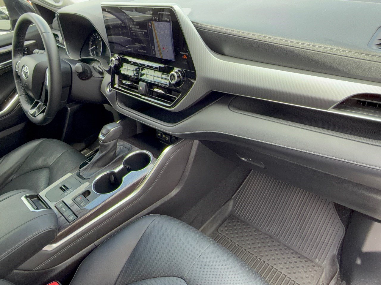 Certified 2021 Toyota Highlander Platinum FWD image 31