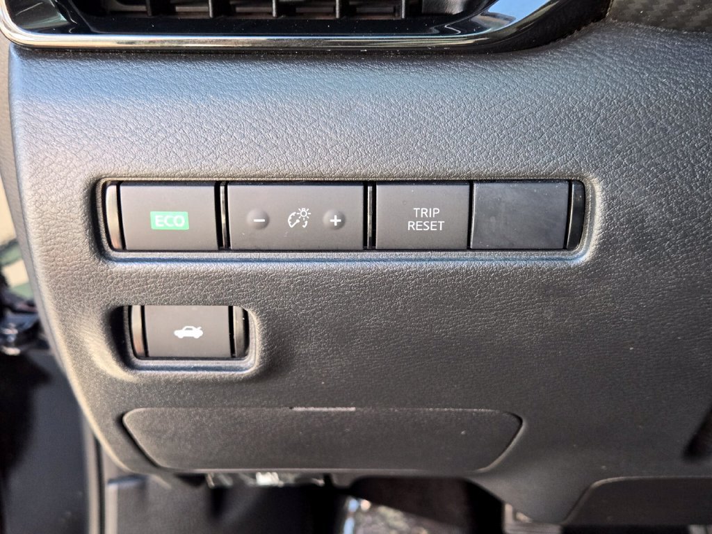 Certified 2020 Nissan Sentra SV FWD image 32