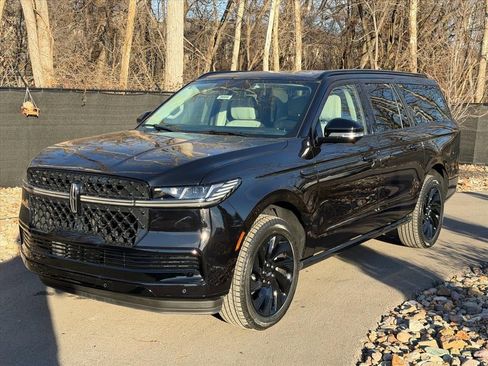 New 2026 Lincoln Navigator L Reserve w/ Jet Appearance Package image 1