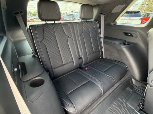 New 2027 Cadillac Vistiq Platinum w/ LPO, Floor Liner Package AWD/4WD image 27