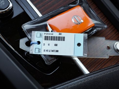 Used 2023 Volvo XC60 B5 Ultimate image 37