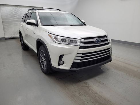 Used 2019 Toyota Highlander XLE AWD/4WD image 13