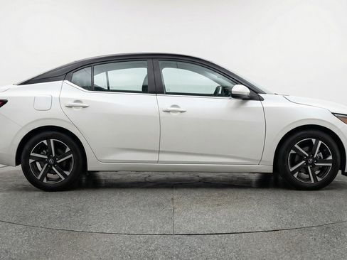 Used 2025 Nissan Sentra SV FWD image 11