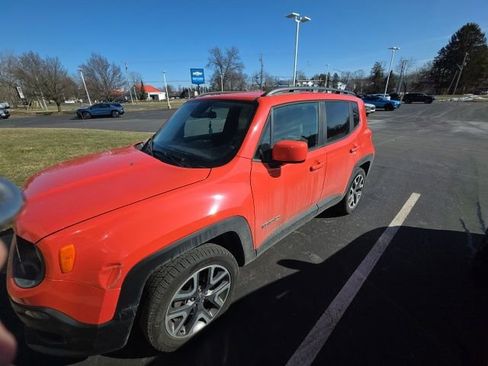 Used 2017 Jeep Renegade Latitude w/ Cold Weather Group image 6