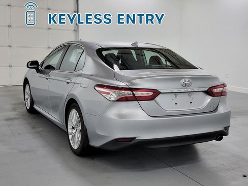 Used 2020 Toyota Camry XLE FWD image 6