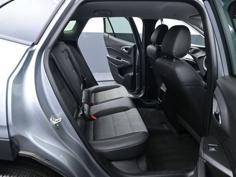 Used 2025 Chevrolet Trax LT w/ LT Convenience Package FWD image 15