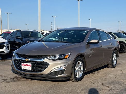 Used 2024 Chevrolet Malibu LT image 2