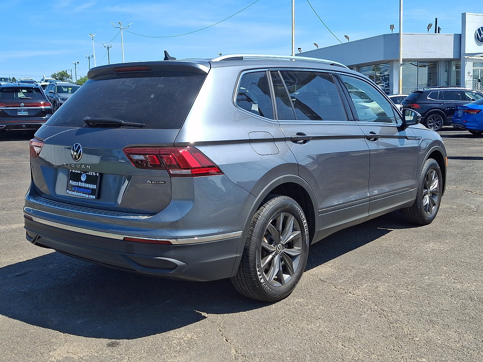 Used 2024 Volkswagen Tiguan SE AWD/4WD image 7