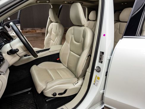 Used 2025 Volvo XC90 B6 Ultra w/ Protection Package Premier image 25