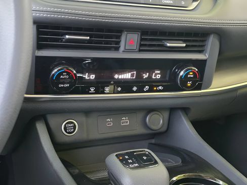 Used 2023 Nissan Rogue SV AWD/4WD image 23