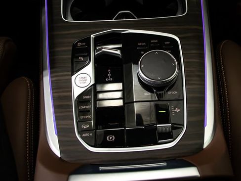 Used 2024 BMW X7 xDrive40i w/ M Sport Package AWD/4WD image 19