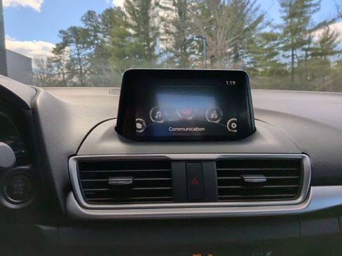 Used 2018 MAZDA MAZDA3 Touring image 21