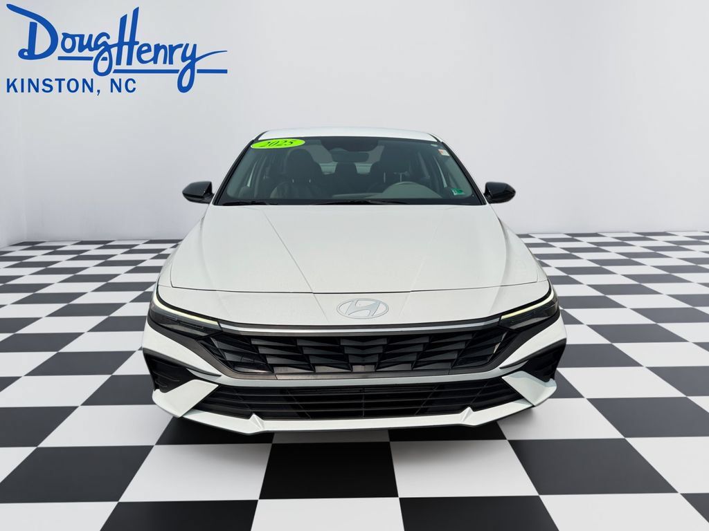 Used 2025 Hyundai Elantra Sport FWD image 8