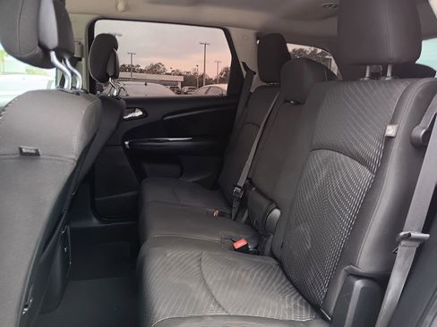 Used 2017 Dodge Journey SXT w/ Comfort/Convenience Group image 14