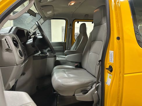 Used 2011 Ford E-150 and Econoline 150 Wagon RWD image 24