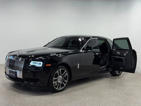 Used 2017 Rolls-Royce Ghost RWD image 33