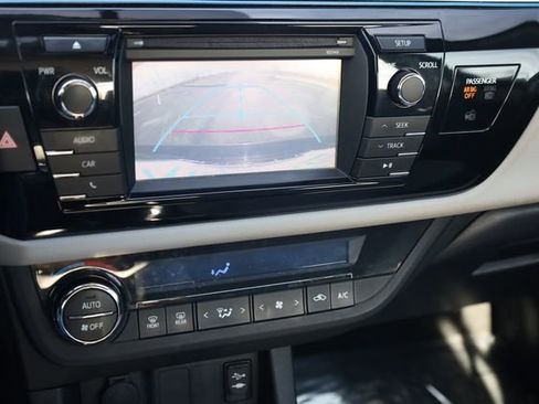 Used 2015 Toyota Corolla LE image 17