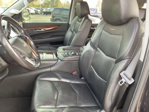 Used 2018 Cadillac Escalade ESV Luxury image 12