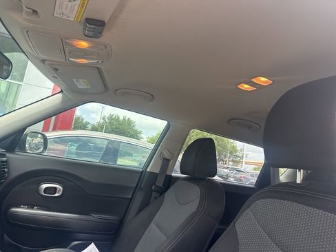 Used 2018 Kia Soul + image 6