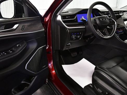 Used 2022 Jeep Grand Cherokee Limited 4xe image 13