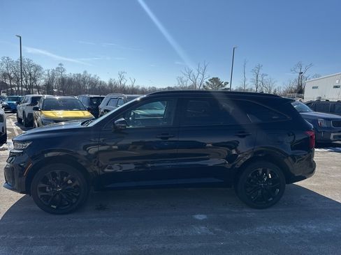 Certified 2023 Kia Sorento SX image 4