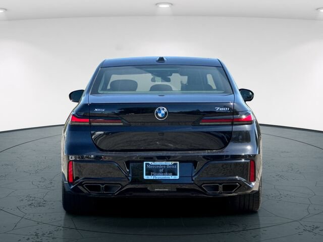 Used 2023 BMW 760i xDrive w/ Executive Package AWD/4WD image 5
