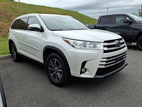 Used 2019 Toyota Highlander XLE AWD/4WD image 1