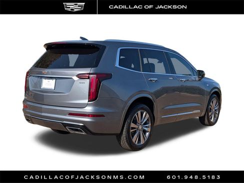 Used 2022 Cadillac XT6 Premium Luxury image 4