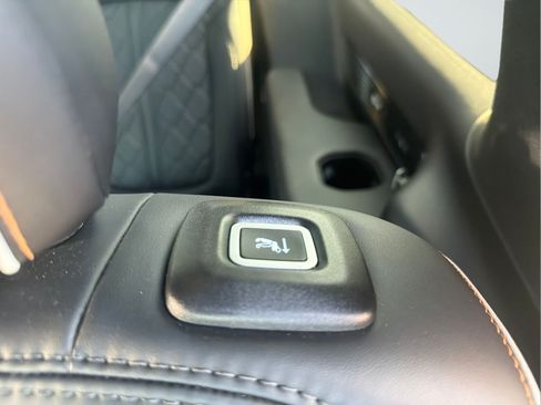 Used 2024 Jeep Grand Wagoneer Series III AWD/4WD image 27