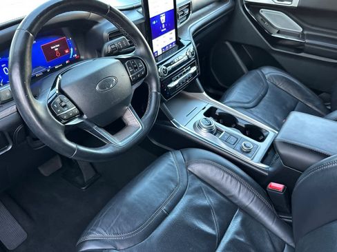 Used 2023 Ford Explorer Platinum w/ Technology Package image 12
