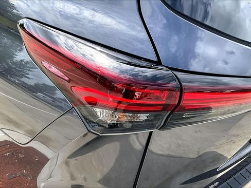 Used 2024 Toyota Highlander Limited image 27