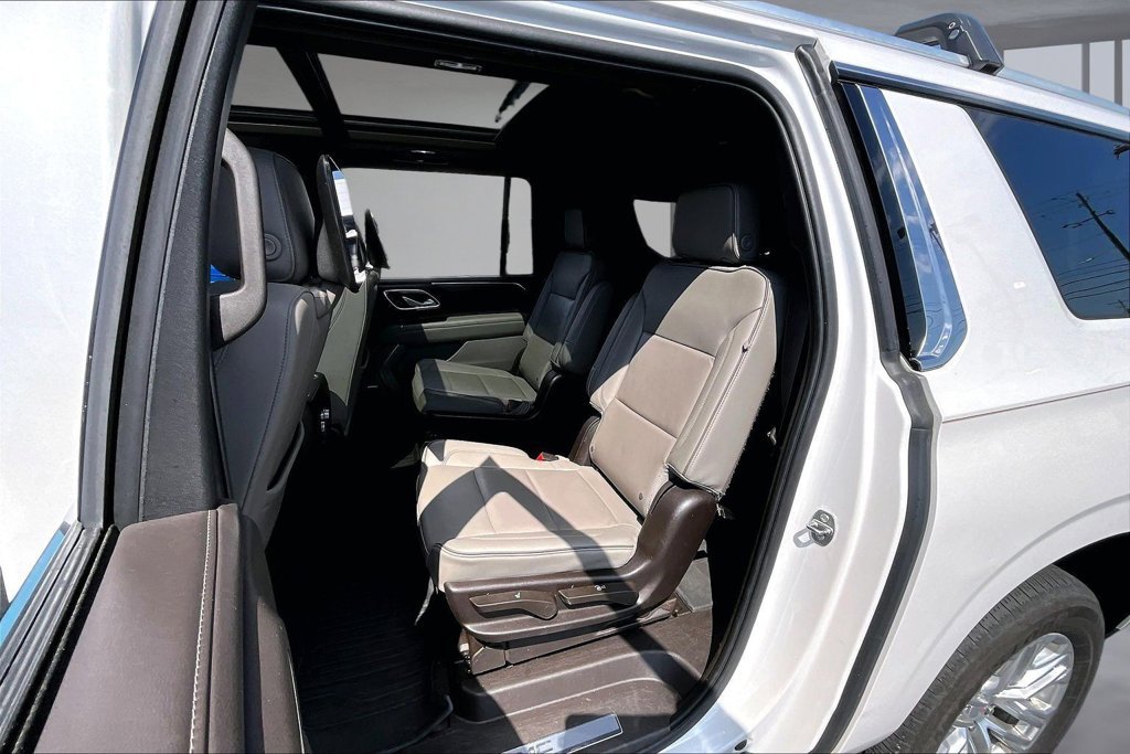 Used 2022 GMC Yukon XL SLT w/ SLT Premium Package AWD/4WD image 26