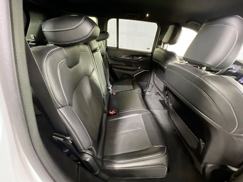 Used 2022 Jeep Grand Cherokee Altitude image 25