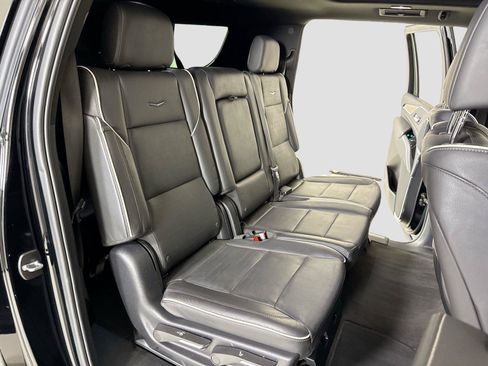 Used 2024 Cadillac Escalade ESV Premium Luxury AWD/4WD image 33