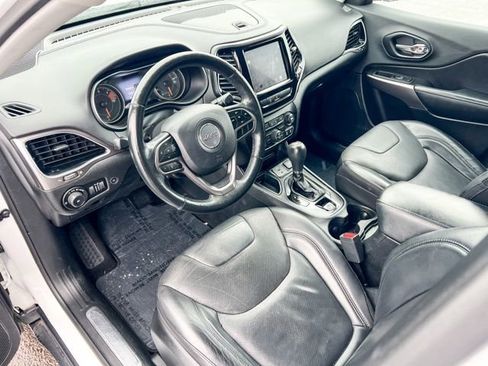 Used 2019 Jeep Cherokee Limited image 16