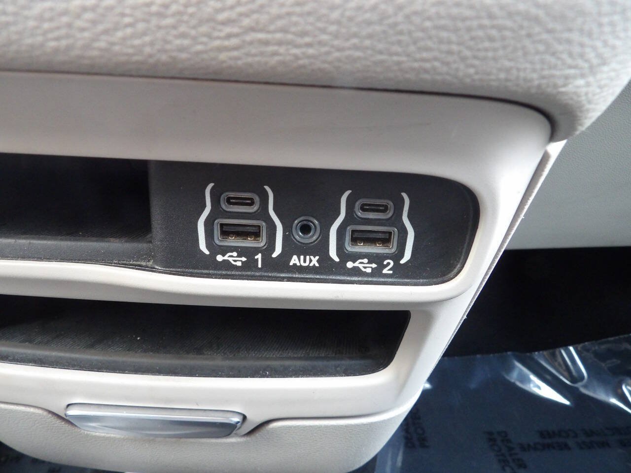 Used 2021 Chrysler Pacifica Touring-L FWD image 16